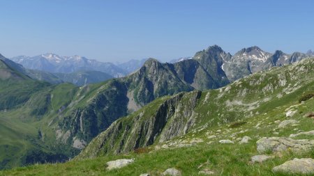 Regard vers le secteur du Rochail.