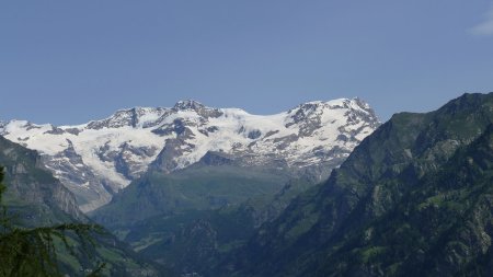 Petit zoom sur Lyskamm en cours de montée.