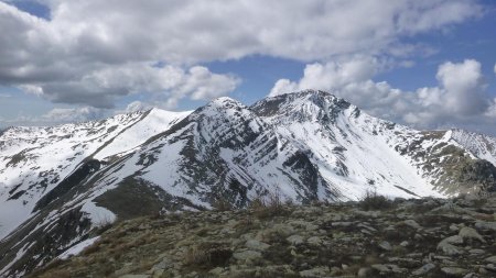 Vue sur le sommet de Valdemars et apparition du Caduc