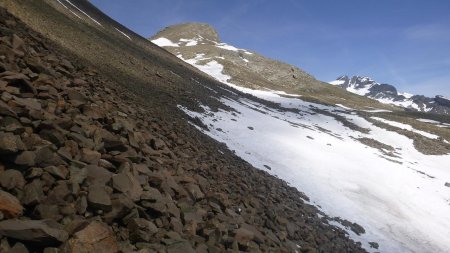 On contourne par la droite la pointe Nord de la Vénasque pour monter au Tourond