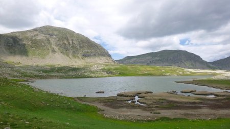 Lac de Lignin sous le Grand Coyer et le sommet du Carton