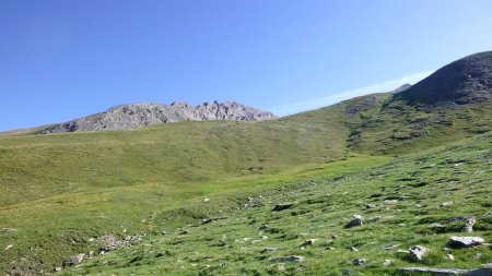 On aperçoit déjà la crête ouest du Rocce del Ruit