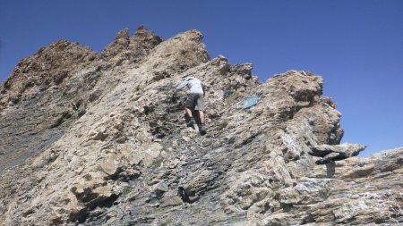 Ascension du Rocce del Ruit, avec un des fameux panneaux bleus