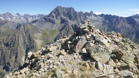 Sommet de la montagne de Cédéra (2885m) face au Sirac