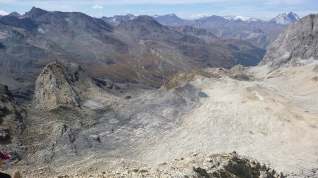 Vue sur le haut vallon parcouru, pour atteindre le Roc de Bassagne