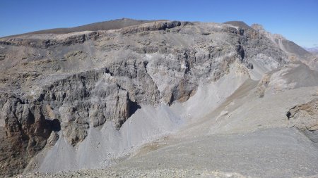 Vue à l’ouest sur le sommet sud de la Mortice