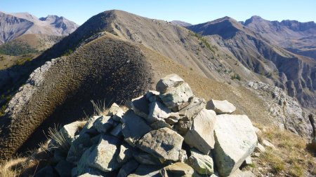 Montée à la Jassine, vue sur le deuxième sommet et sur celui des Graus