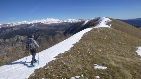 Cheminement sur l’arête est vers le point coté 2015