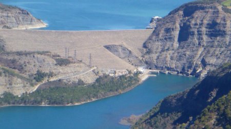 Zoom sur le barrage de Serre-Ponçon