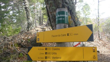 Laisser toutes ces directions et suivre la crête, plein nord