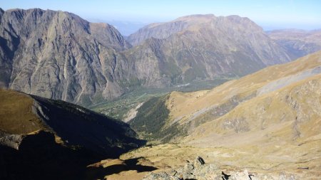 Sur la Berche Noire vers le nord-ouest, ça plonge sur le vallon de la Malsanne