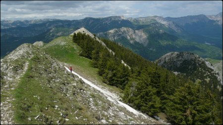 Regard arrière sur l’arête ouest du Mont Barral.