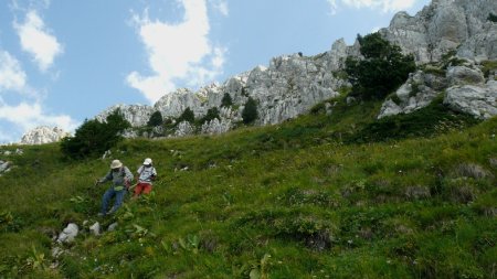 Regard arrière dans l’alpage de Jusson.