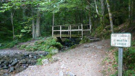 Passerelle sur le Ruisseau des Pourettes.