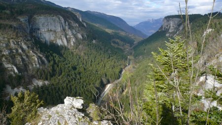 Gorges du Furon au nord-est.