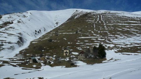 Hameau de Cluy sous le Signal de l’Homme.