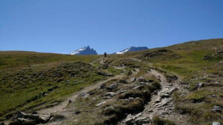 La Meïje pointe sa cime au-delà du Col du Souchet.