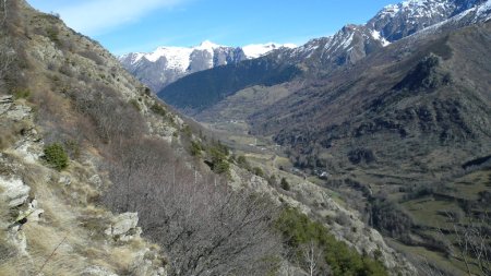 Vallée de la Roizonne en contrebas.