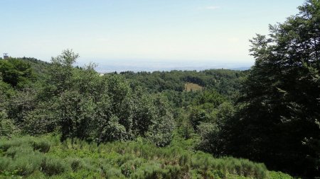 Regard vers le col du Gratteau au centre gauche.