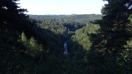 Avant d’arriver au Chambon, vue sur les sauvages gorges du Lignon.