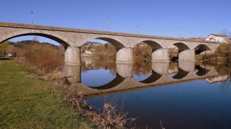 En se retournant vers le pont de Retournac.