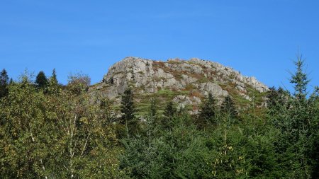 Crêt san nom à l’ouest des Trois Dents.