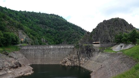 Belvédère et lac vide