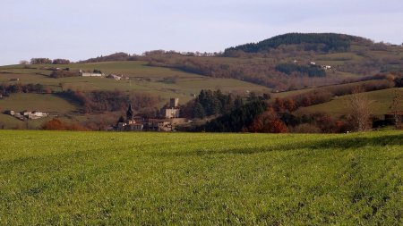 Châtelus et le crêt des Séchères.