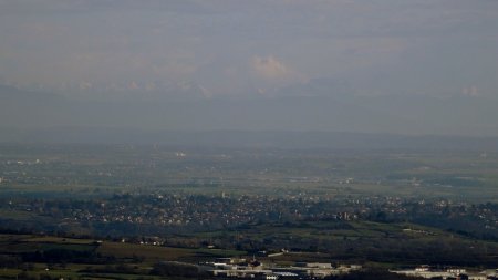 Le mont Blanc est dans les nuages.