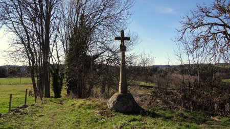 Croix du XVe siècle à l’entrée du hameau de Cusson.