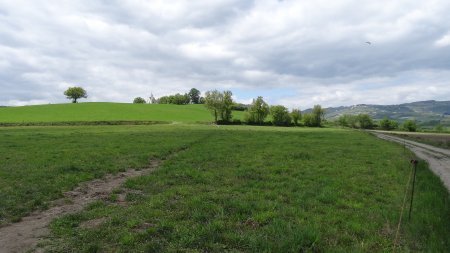 Crêt et chapelle de Chagneux.