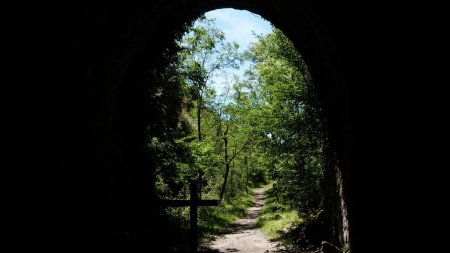 Sortie du tunnel de l’ancienne voie ferrée