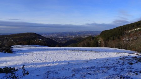 Monts du Lyonnais et Pierre-de-la-Bauche au centre.