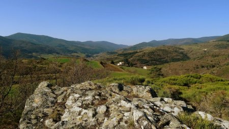 La vallée de la Cance, le suc de Vent et le Chirat Blanc vus du parking.