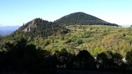 De G à D : mont Rouge et mont Chanis.