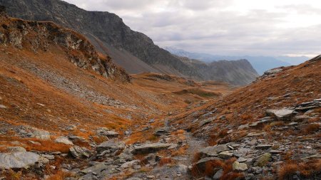 En descente sur le sentier militaire.