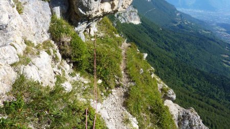 Au départ de L3.   Vue sur le R2, dans la petite niche