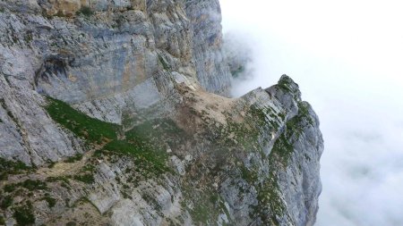 Vue sur l’arête effilée du sommet de la rampe Pagran (depuis quelques mètres plus au sud)