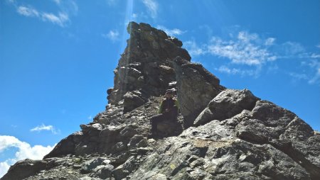 Petit gendarme à conturner par la droite