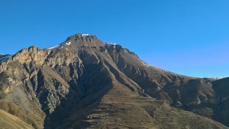 Las Donnas (2424m), face sud en mode estival