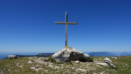 Croix sommitale.