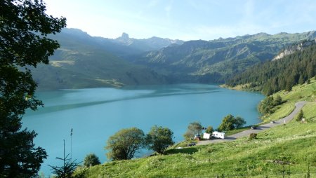 Lac de Roselend et Pierre Menta