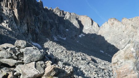 Vu sur la gauche du col