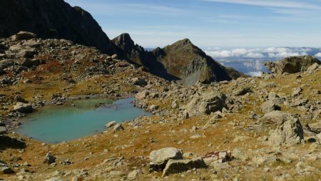 Petit lac an aval du grand ; Pointe de la Sitre en arrière-plan.