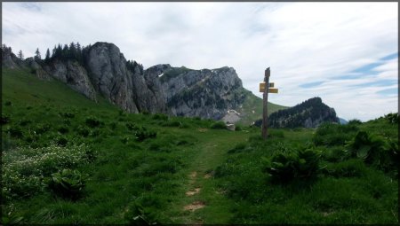 Le Grand Som et Col de Mauvernay vu du Col de Léchaud.