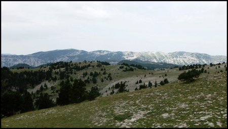 Le col sans nom point IGN 1861m et la Montagne du Glandasse en arrière plan.