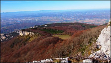 Pré de Cinq Sous vu de la crête.