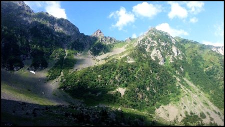 Face au Rocher Boulon, au Col et Pointe de la Sitre.