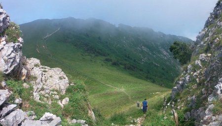 Le Petit Som et le Col Léchaud de la brèche des Roches Rousses permettant de descendre au Col de Bovinant.