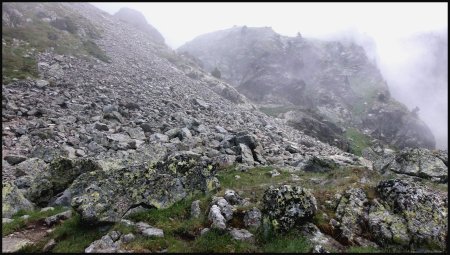 Direction de la combe du Col des Lessines.